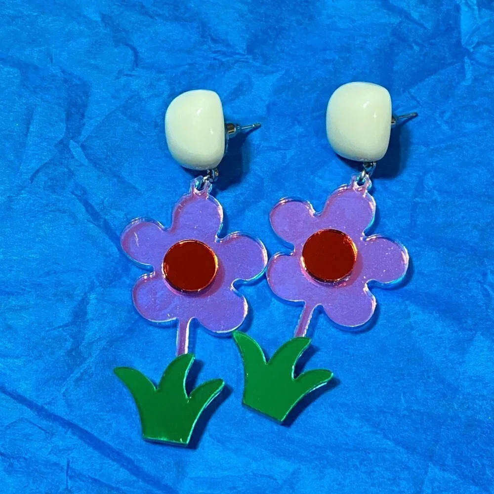 Retro Mod Flower Power 60s Acrylic Daisy Pierced Earrings